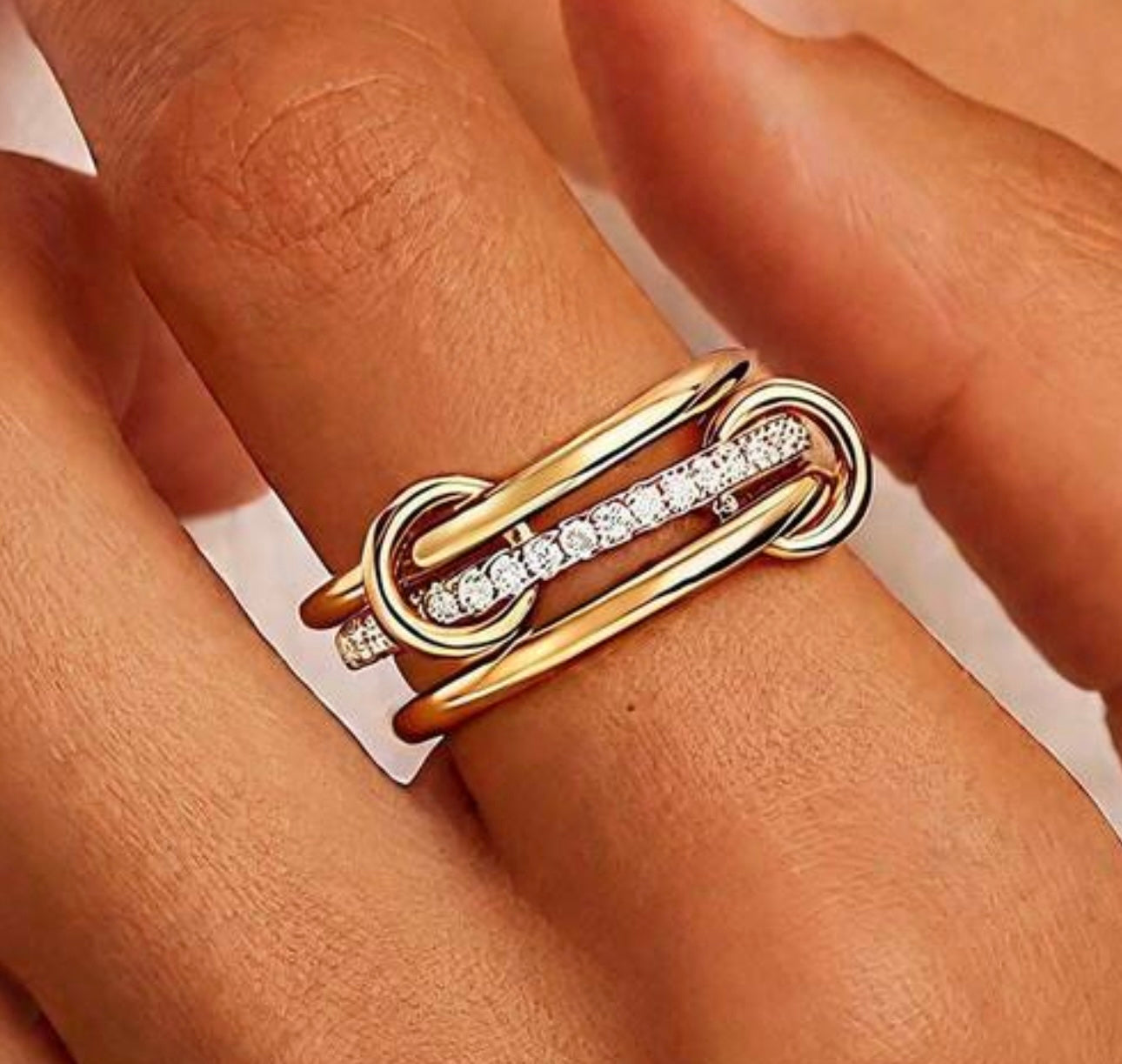 Dreifacher Edelstahl-Ring mit Strasssteinen - Vielseitig & Elegant