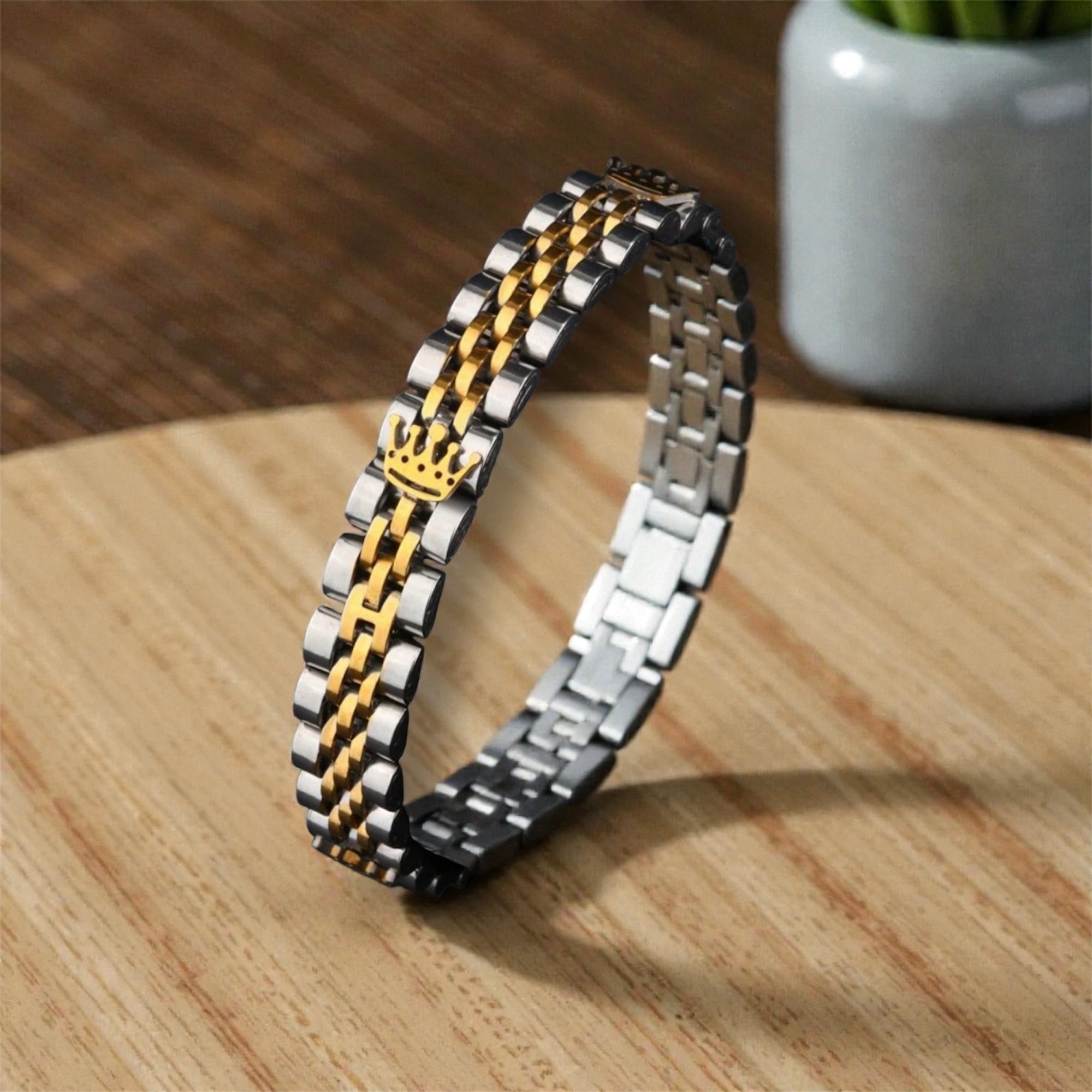 Edelstahl-Armband mit Dreifach-Kronen-Design - Modischer Unisex-Schmuck